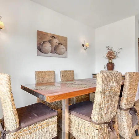 Apartment De *